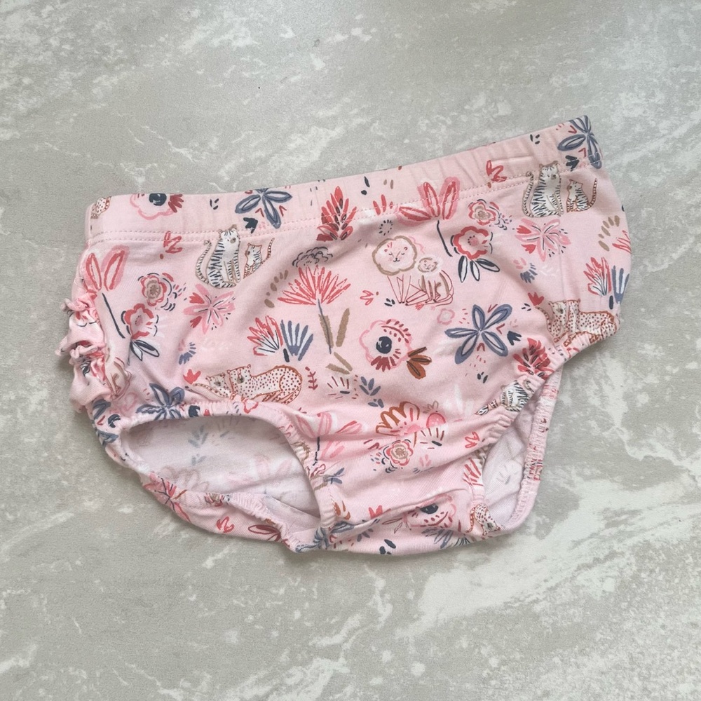[Magnetic Me] Wildlife Ruffle Bloomers- 0-3 months